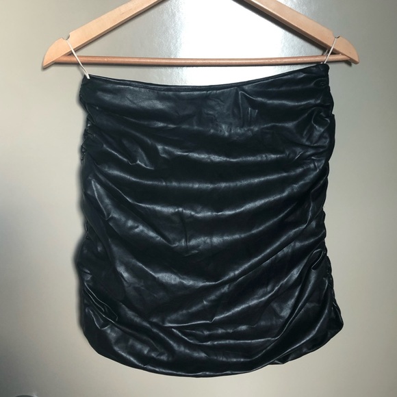 ARITZIA WILFRED Harlequin vegan leather ruched skirt, SZ 8 (fits like a 6) - Picture 1 of 6
